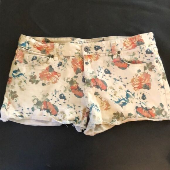Arizona Floral‎ Shorts - Picture 1 of 6